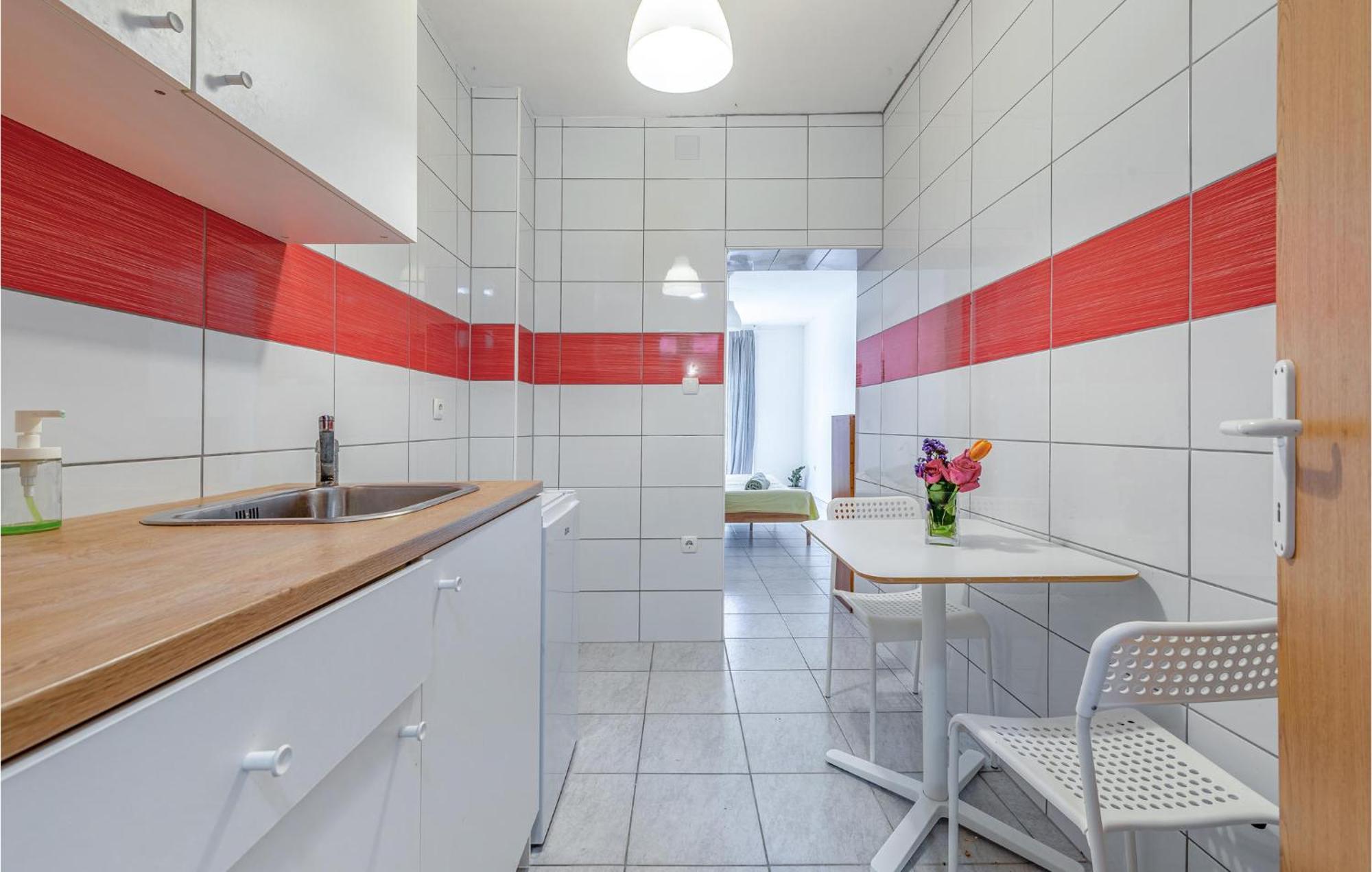 Pet Friendly Apartment In Novalja With Kitchen Exteriör bild