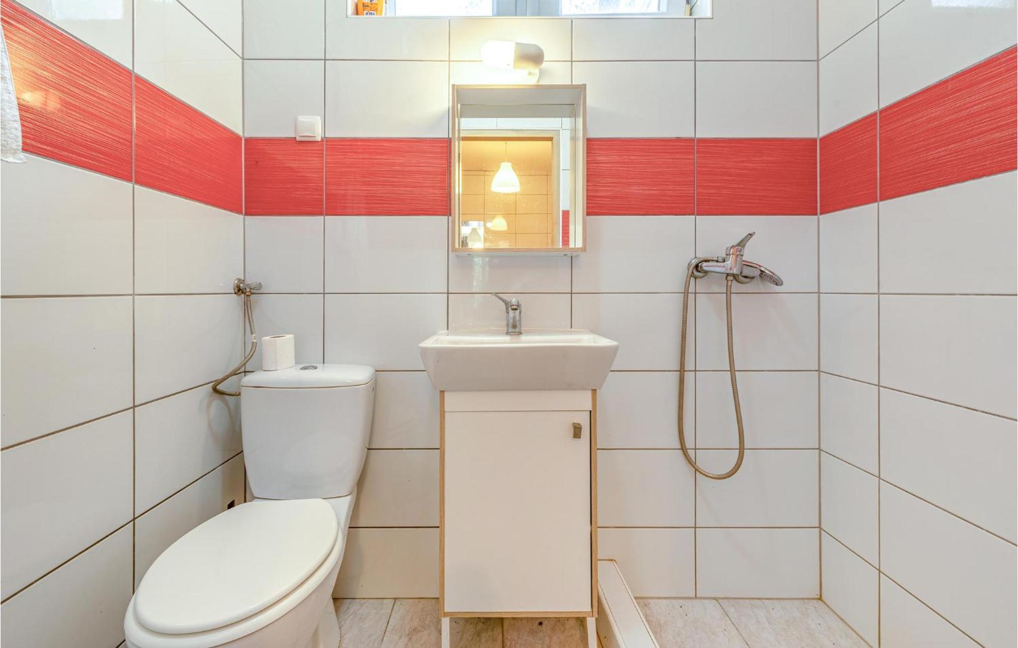 Pet Friendly Apartment In Novalja With Kitchen Exteriör bild